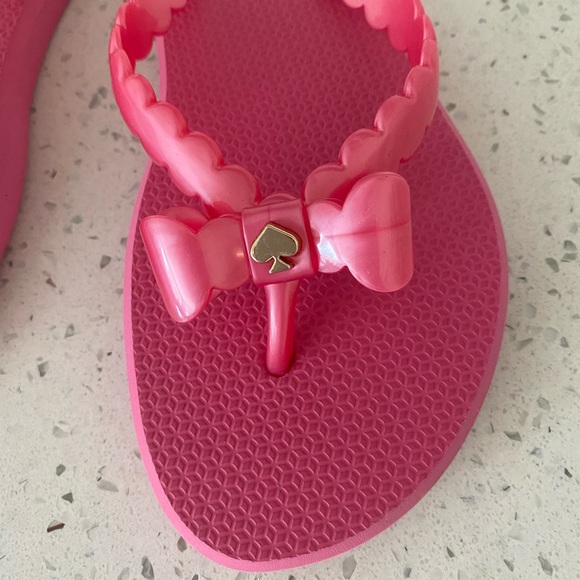 New Kate Spade pink flip flops with a bow - Picture 2 of 9